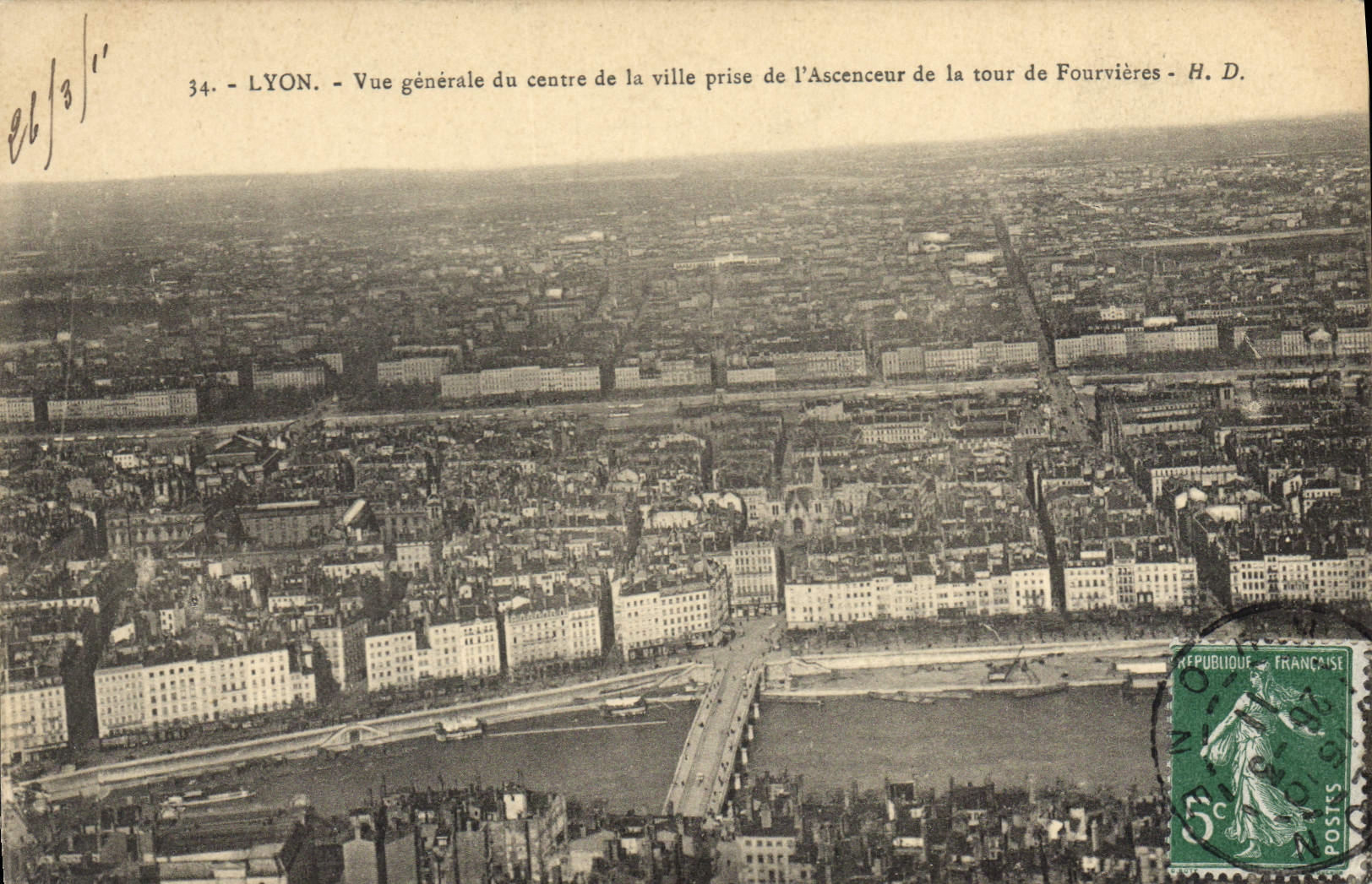 LYON - Vue générale du centre de la ville prise de l'Ascenseur de la tour de Fourvières - H. D.