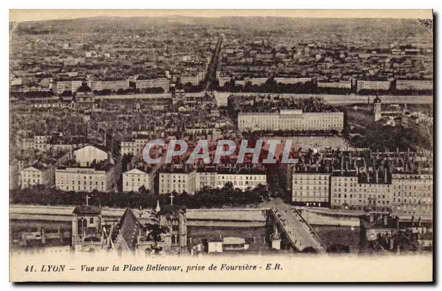 CPA Lyon Vue sur la Place Bellecour prise de Fourviere