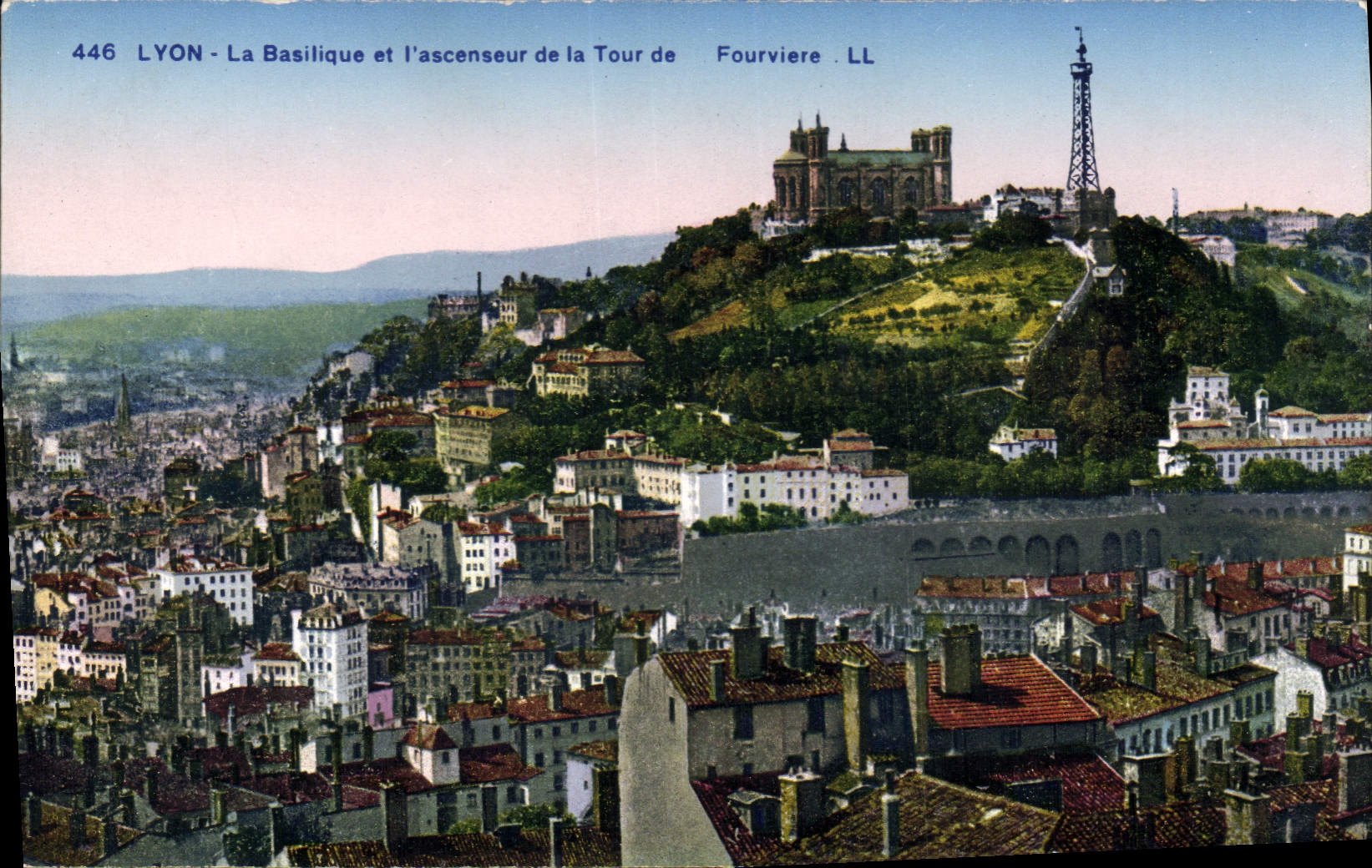 LYON - La Basilique et l'ascenseur de la Tour de Fourvière
