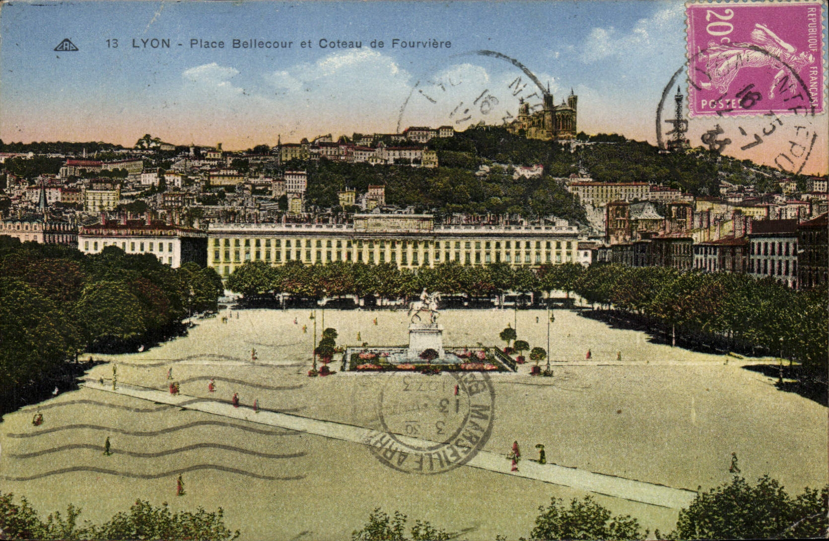 LYON - Place Bellecour et Coteau de Fourvière — éditeur CAP, n°13