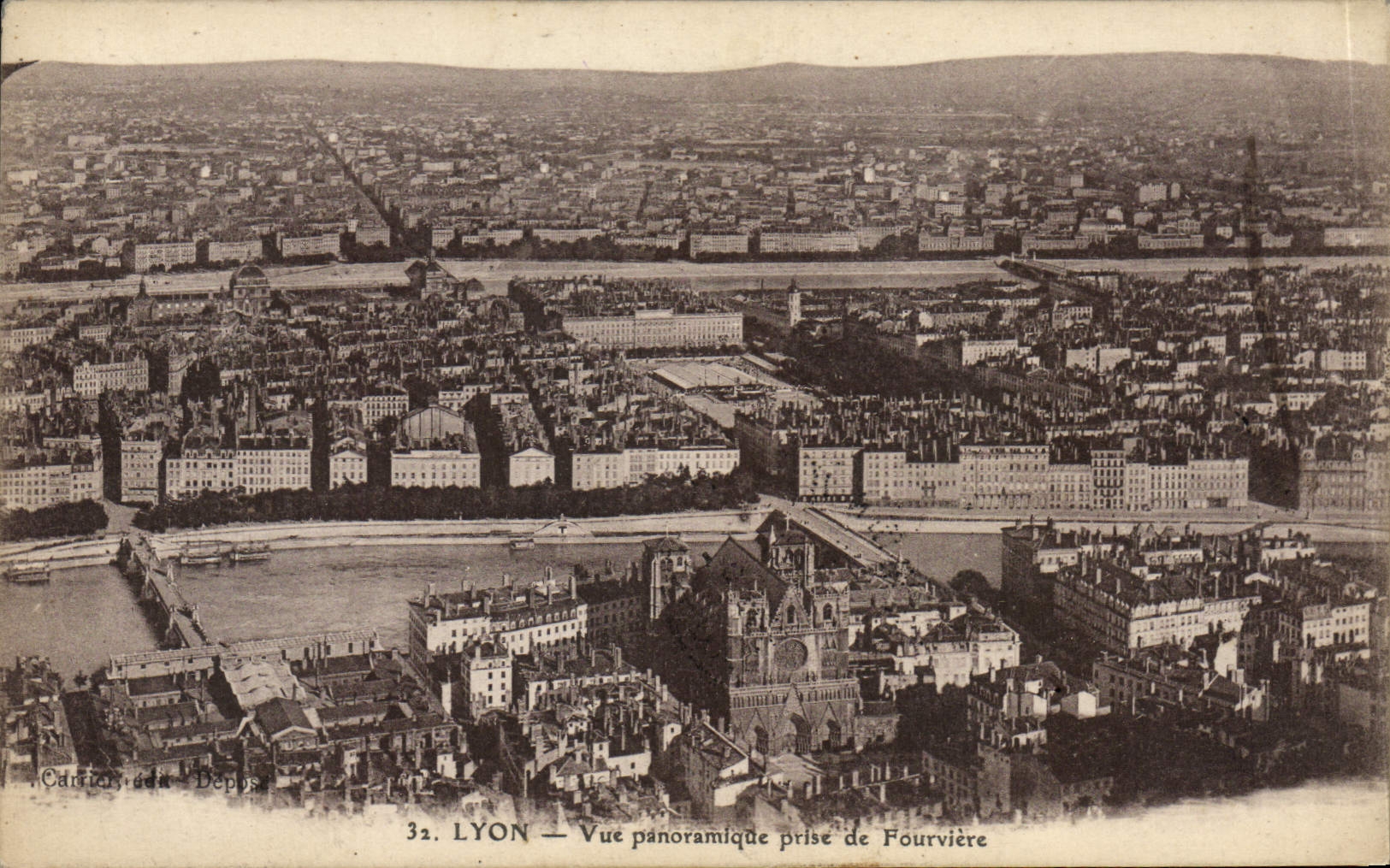 LYON — Vue panoramique prise de Fourvière — Carte postale de Carrion & Deppe