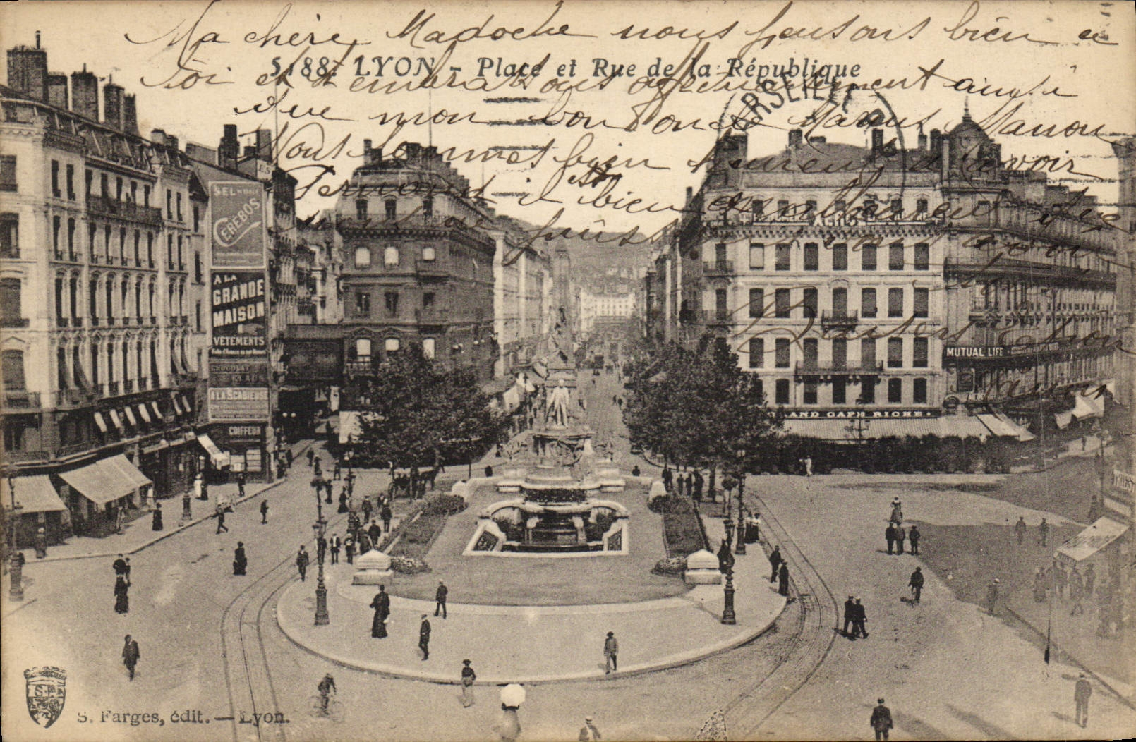CPA Lyon Place et Rue de la Republique