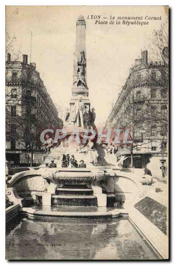 CPA Lyon Le monument Carnot Place de la Republique