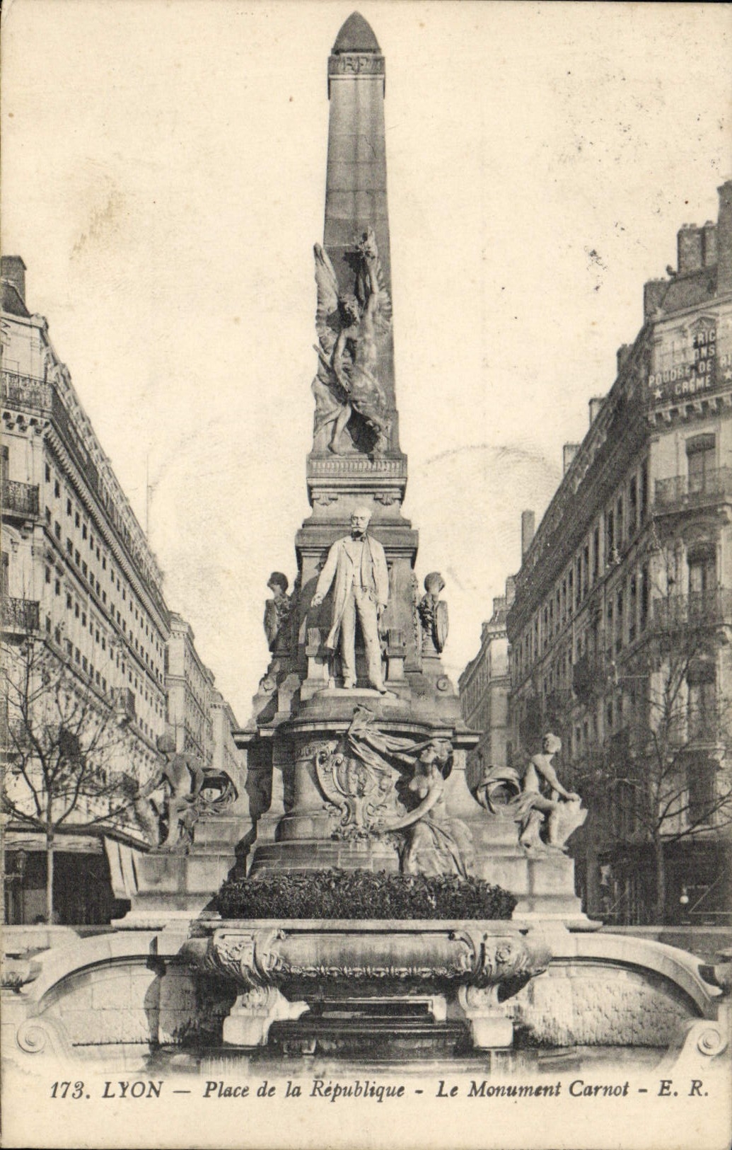 LYON — Place de la République — Le Monument Carnot — E. R.