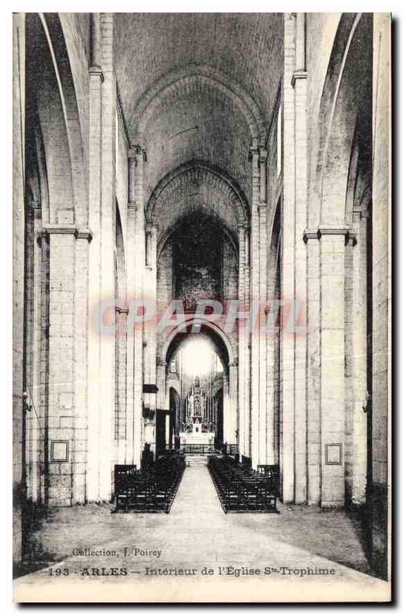 CPA Arles Interieur de l'Eglise St Trophime