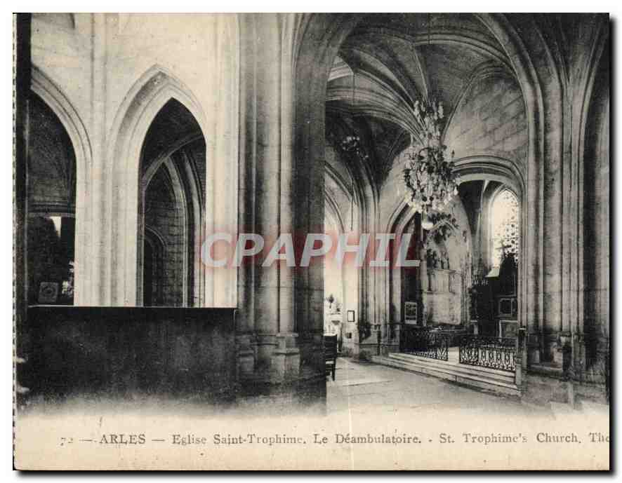 CPA Arles Eglise Saint Trophime Le Deambulatoire
