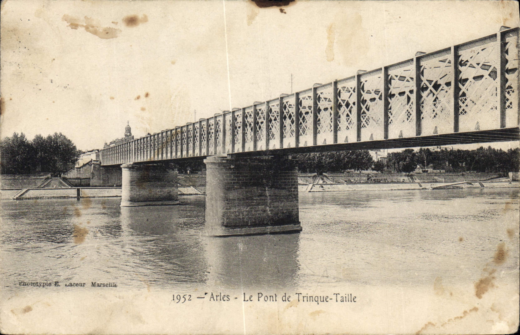 CPA Arles Le Pont de Trinque Taille