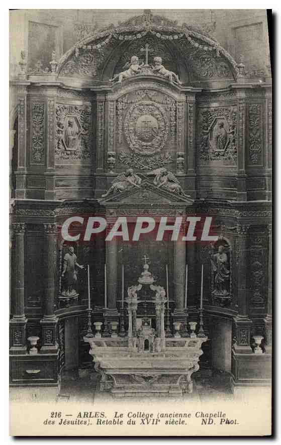 Arles — Le Collège (ancienne Chapelle des Jésuites). Retable du XVIIe siècle. ND. Phot.