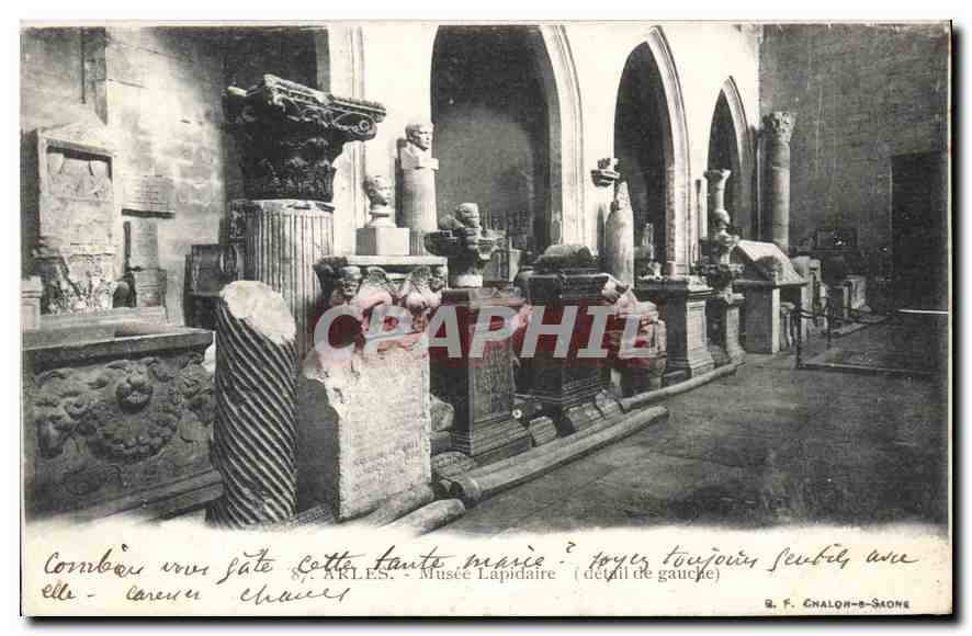CPA Arles Musee Lapidaire (detail de gauche)