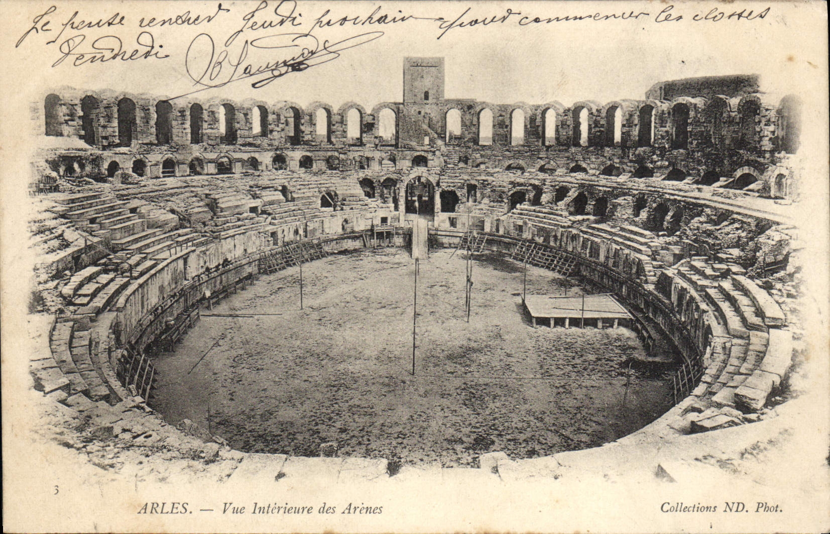 Arles — Vue Intérieure des Arènes — Collections ND. Phot.