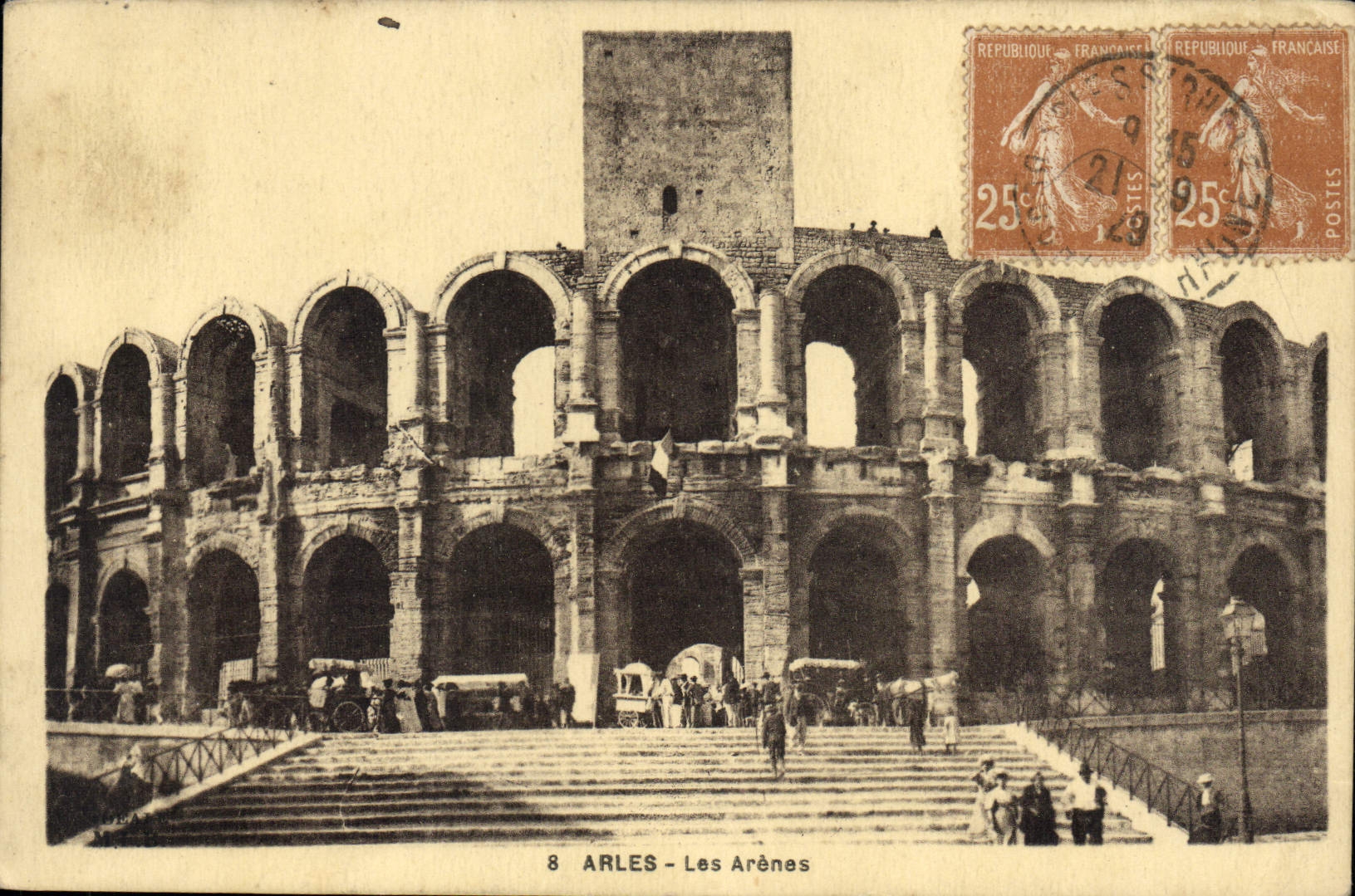 Arles - Les Arènes — éditeur M. F. Beau, n°8
