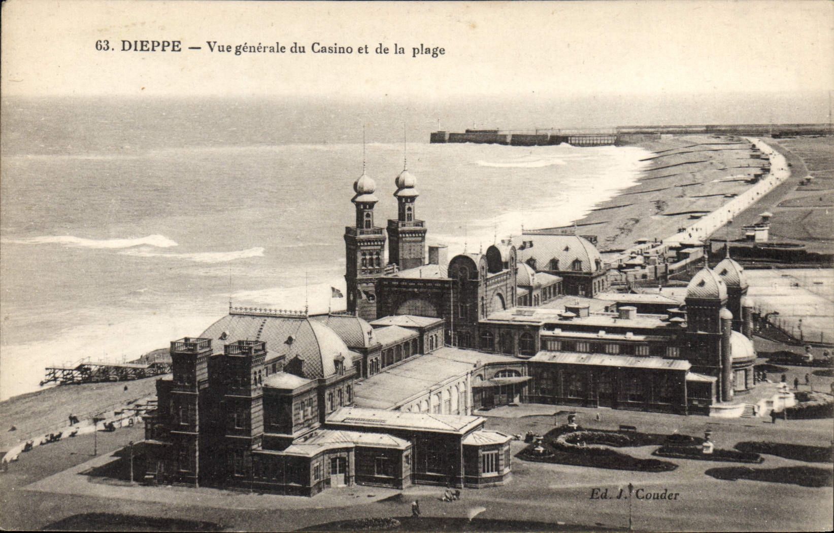 CPA Dieppe Vue generale du Casino et de la plage 