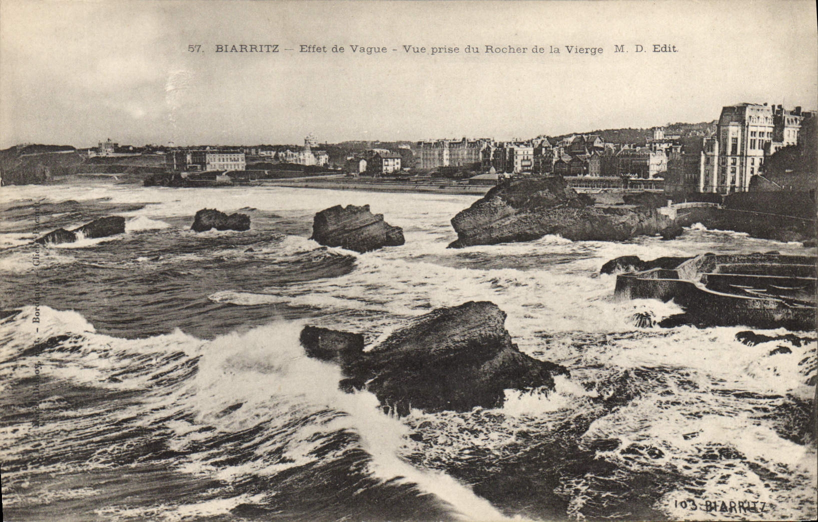 CPA Biarritz Effet de Vague Vue prise du Rocher de la Vierge 