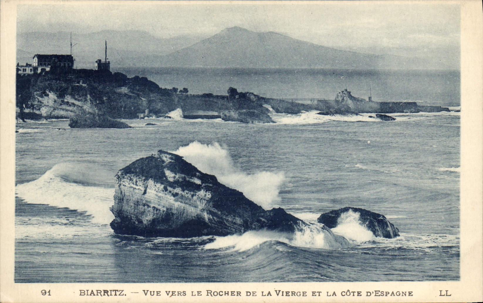 CPA Biarritz Vue vers le Rocher de la Vierge et la Cote d'Espagne 