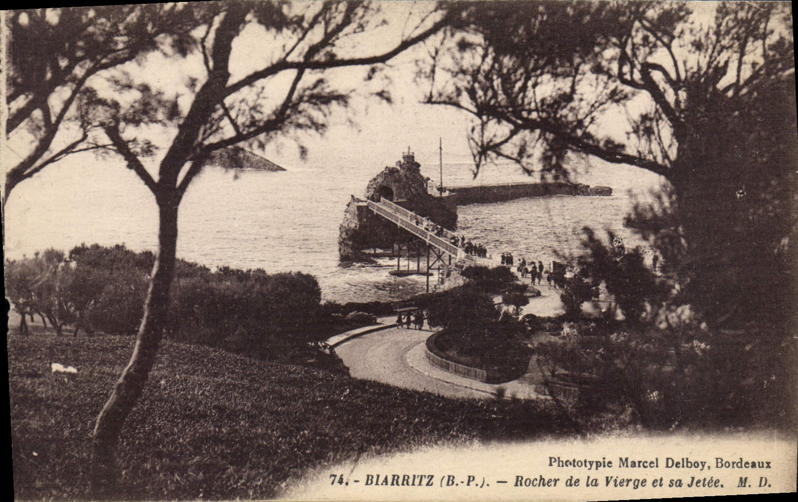 CPA Biarritz Rocher de la Vierge et sa Jetee 