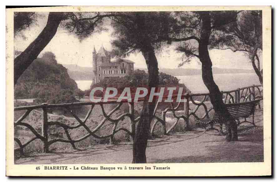 CPA Biarritz Le Chateau Basque vu a travers les Tamaris 