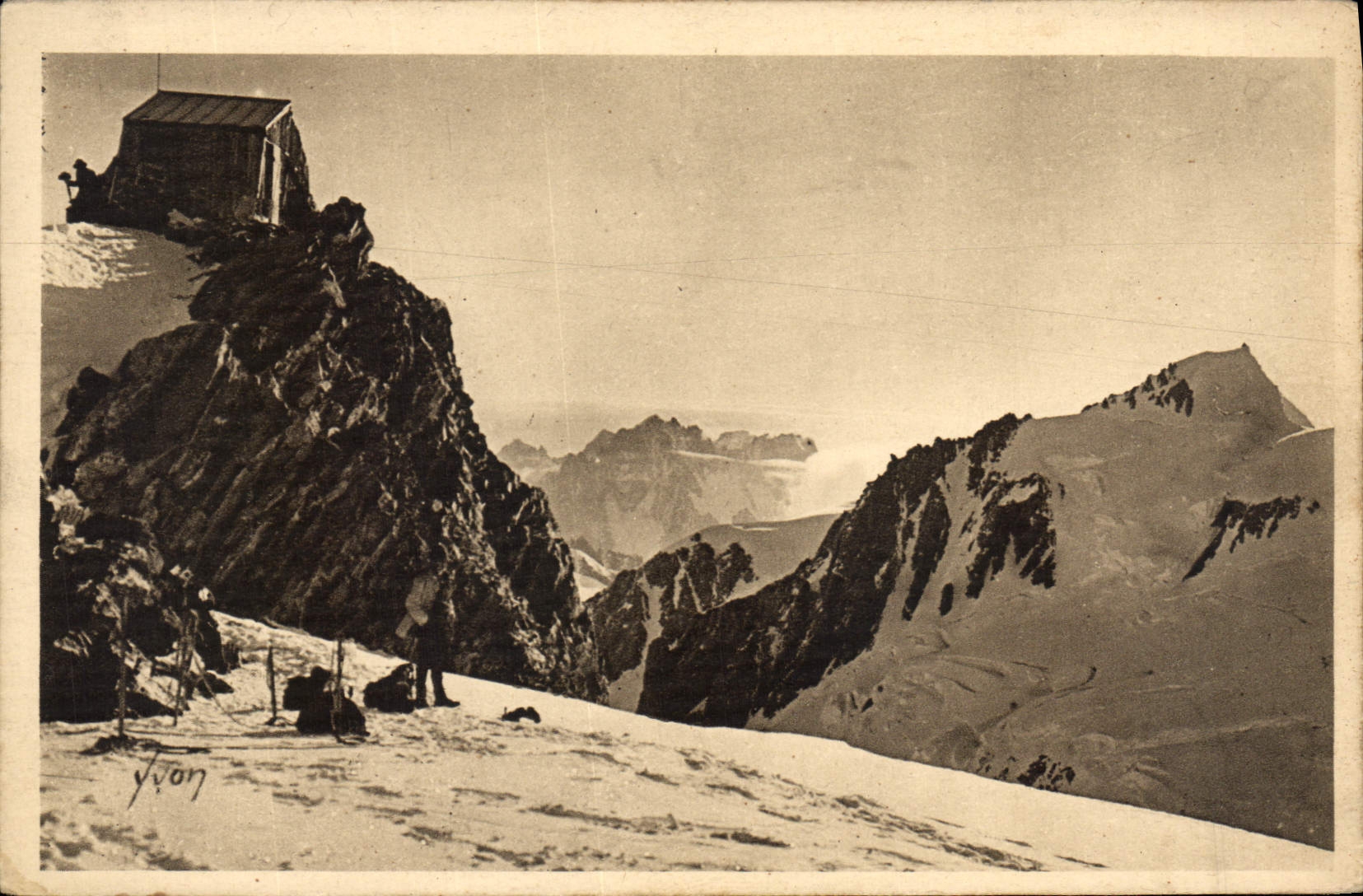 Massif du Mont Blanc — Le Refuge Vallot (4362 m.) et le Mont-Blanc du Tacul (4248 m.) — Éditions d'Art YVON, Paris