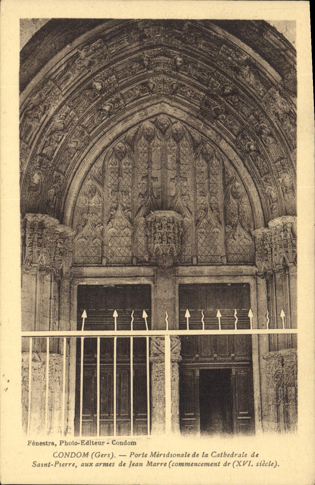 Condom (Gers) — Porte Méridionale de la Cathédrale Saint-Pierre, aux armes de Jean Marre (commencement du XVIe siècle)