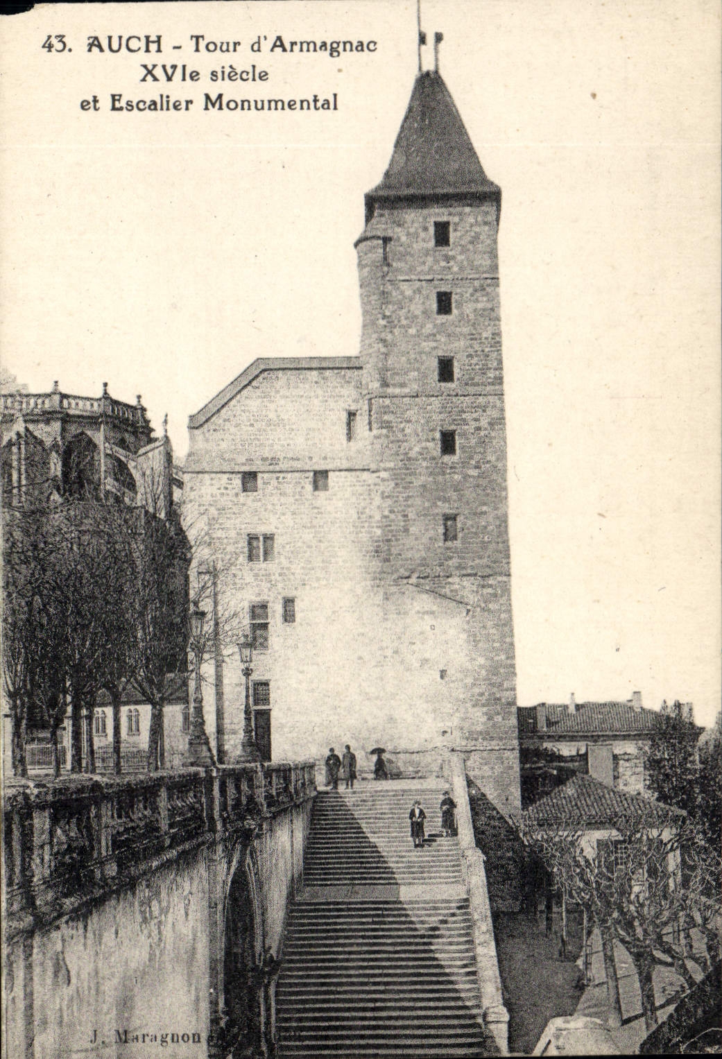 CPA Auch Tour d'Armagnac XVI le siecle et Escalier Monumental 
