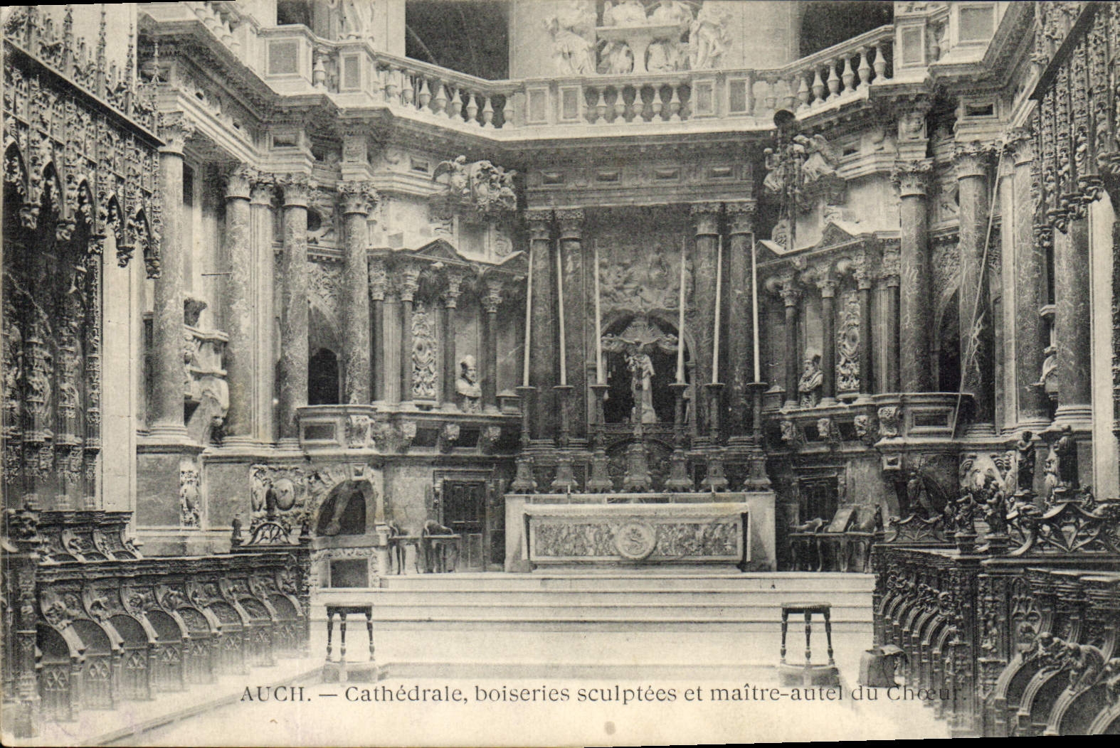 CPA Auch Cathedrale boiseries sculptees et maitre autel de Choeur 