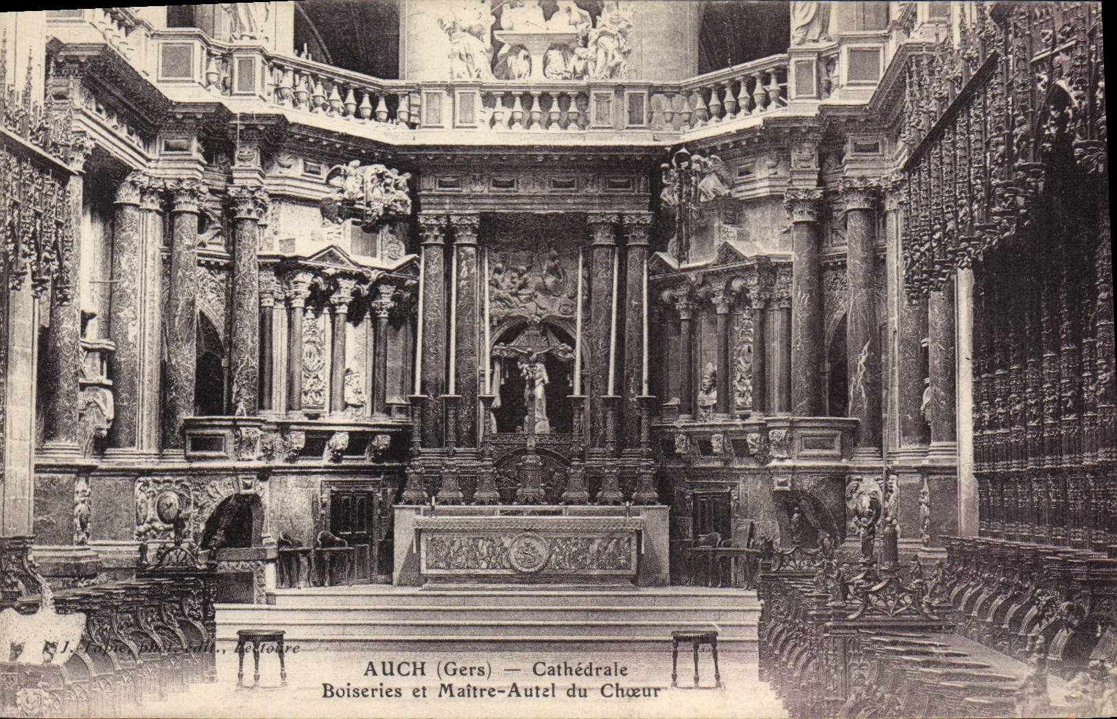 CPA Auch Gers Cathedrale Boiseries et Maitre Autel du Choeur 