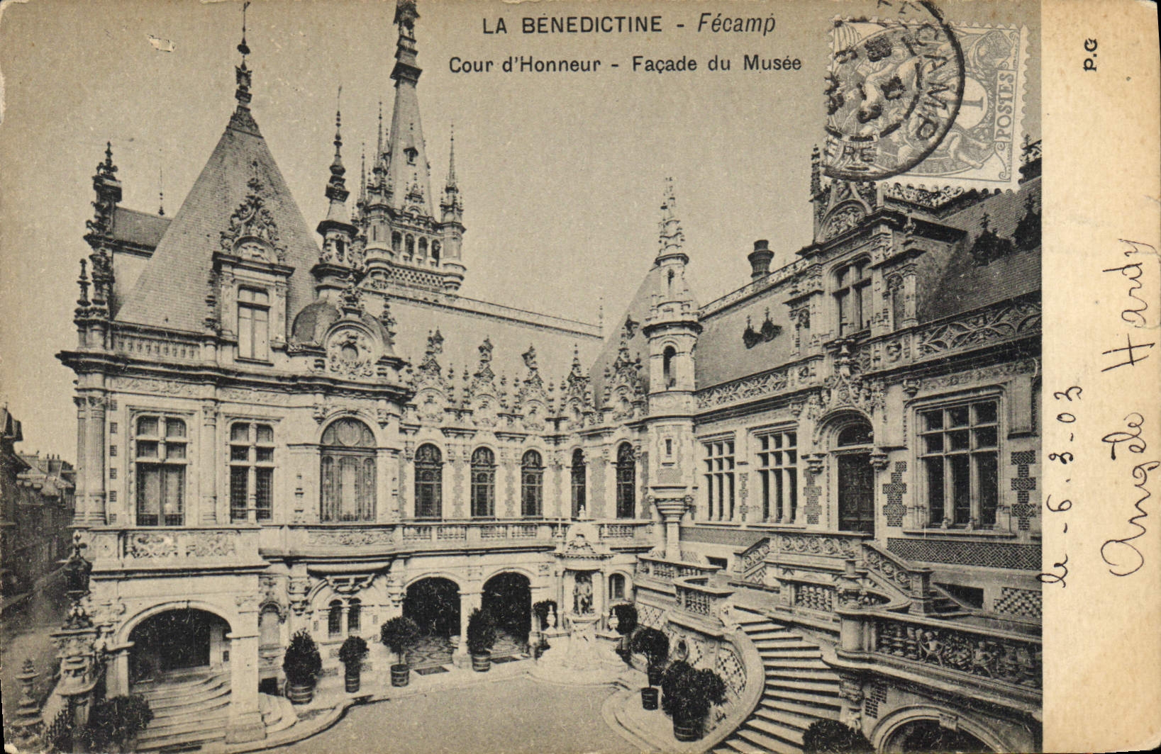 CPA La Benedictine Fecamp Cour d'Honneur Facade du Musee 