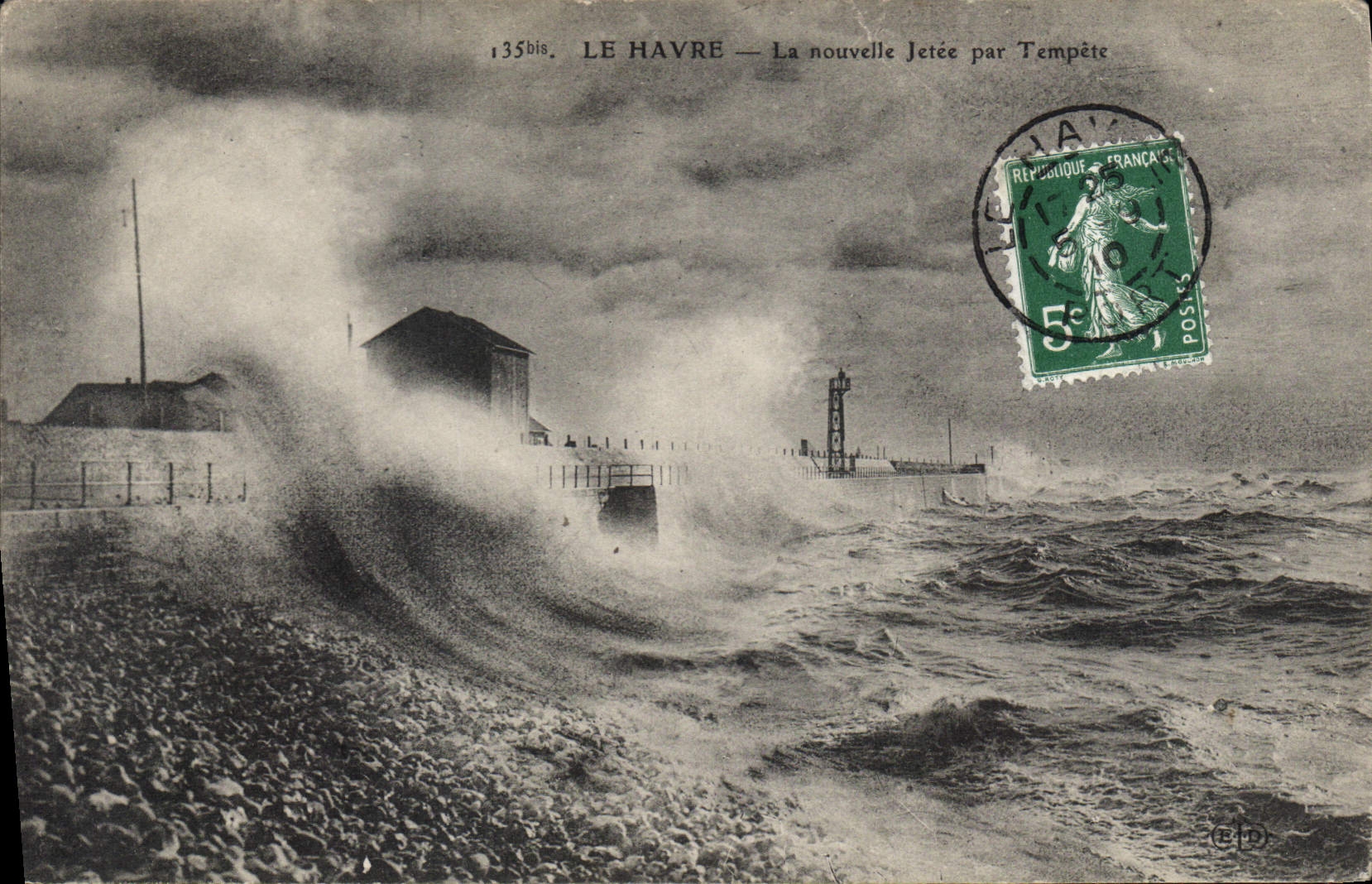 CPA Le Havre La nouvelle Jetee par Tempete 