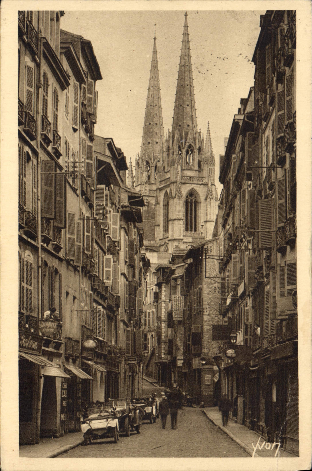 CPA Bayonne Basses Pyrenees Rue du Port Neuf 