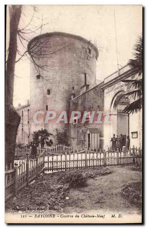 CPA Bayonne Caserne du Chateau Neuf Militaria