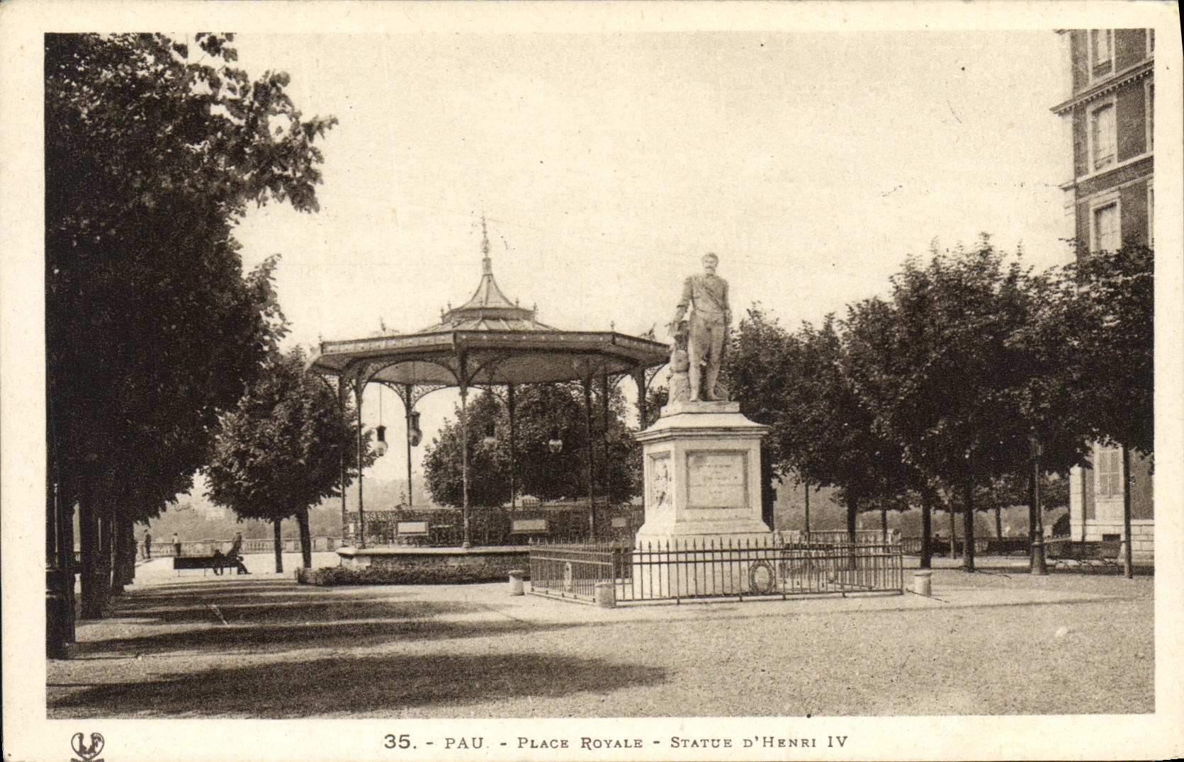 CPA Pau Place Royale Statue d'Henri IV 