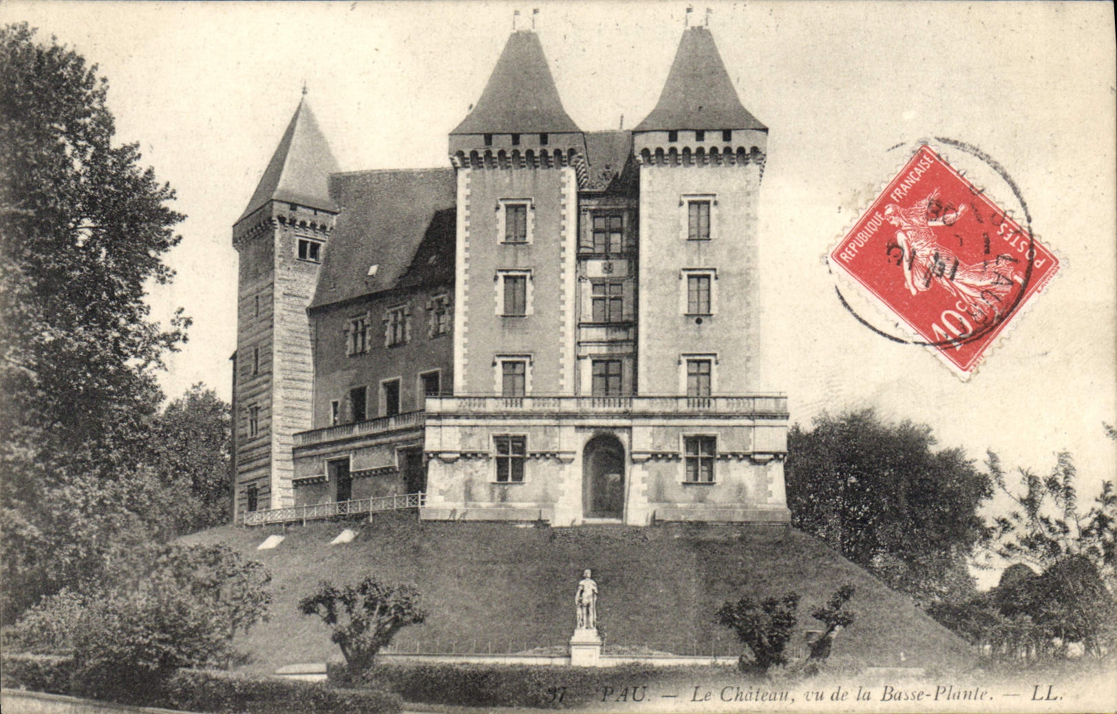 Pau — Le Château vu de la Basse-Plante — LL.