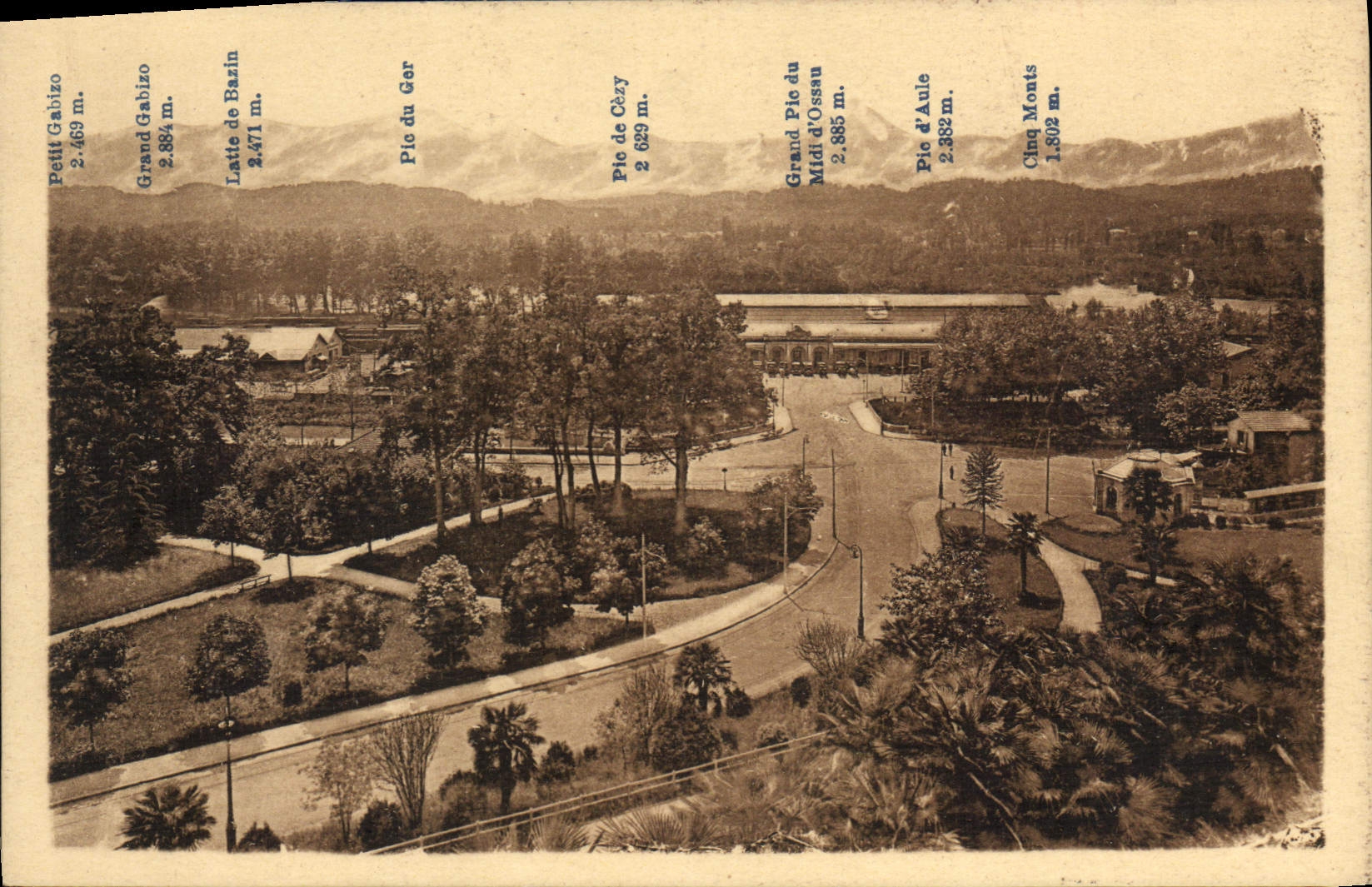 La Gare et la Chaîne des Pyrénées — C.C. 10 - Pau — éditeur Carrache
