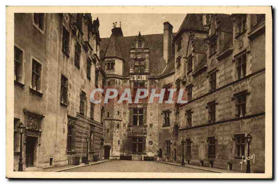 Pau (Basses-Pyrénées) — La cour d'honneur du château — Éditions d'Art Yvon