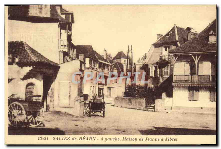 SALIES-de-BÉARN — A la izquierda, Casa de Jeanne d'Albret — R. Berge, La Rochelle