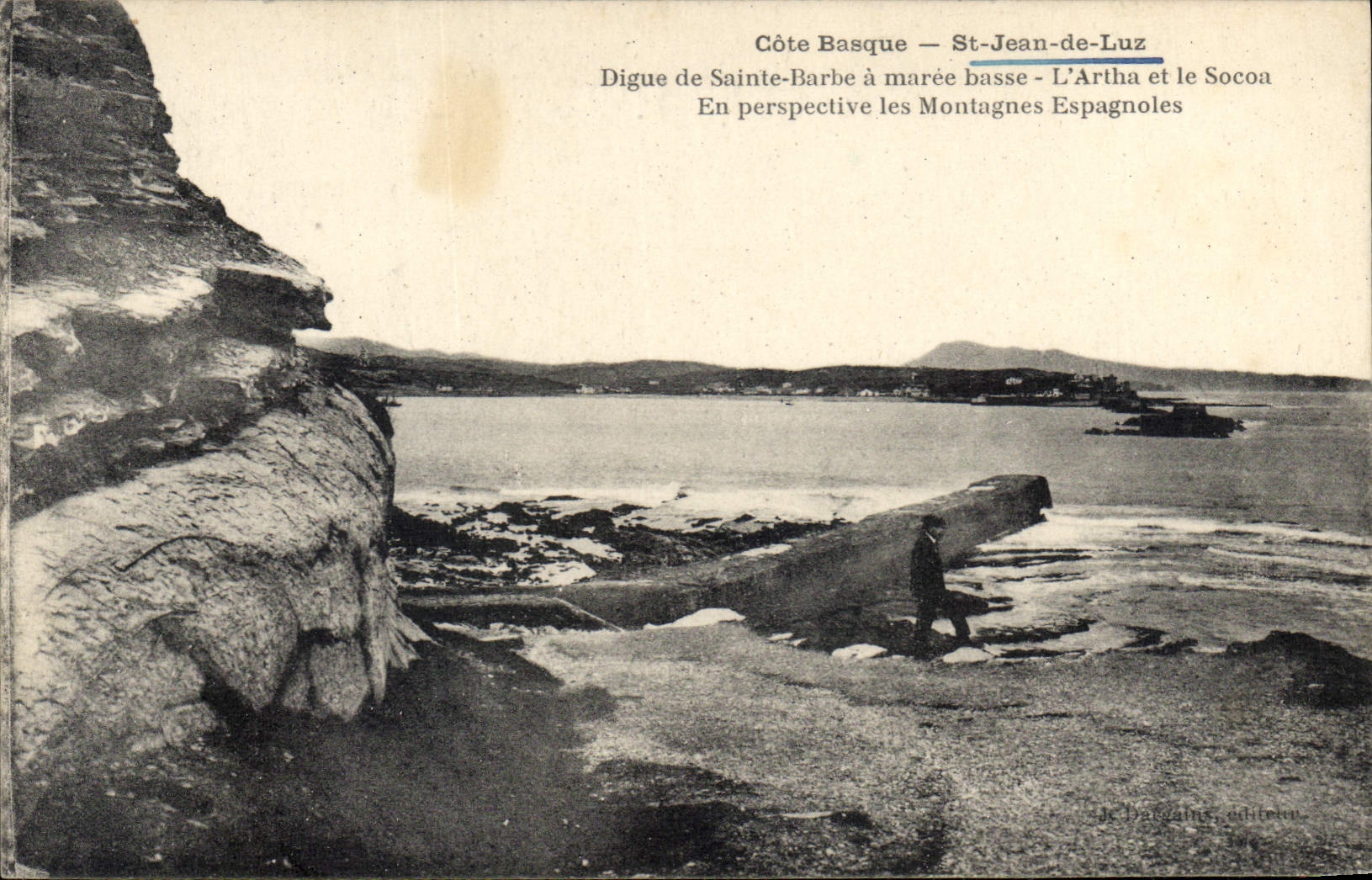 CPA Cote Basque Saint Jean de Luz Digue de Sainte Barbe a maree basse L'Artha et le Socoa