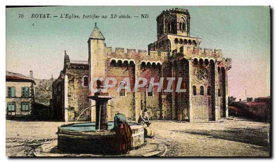 CPA Royat L'Eglise fortifuu au XI siecle 