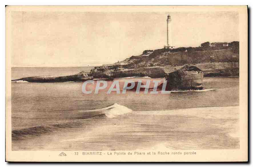 CPA Biarritz La Pointe du Phare et la Roche ronde percee 