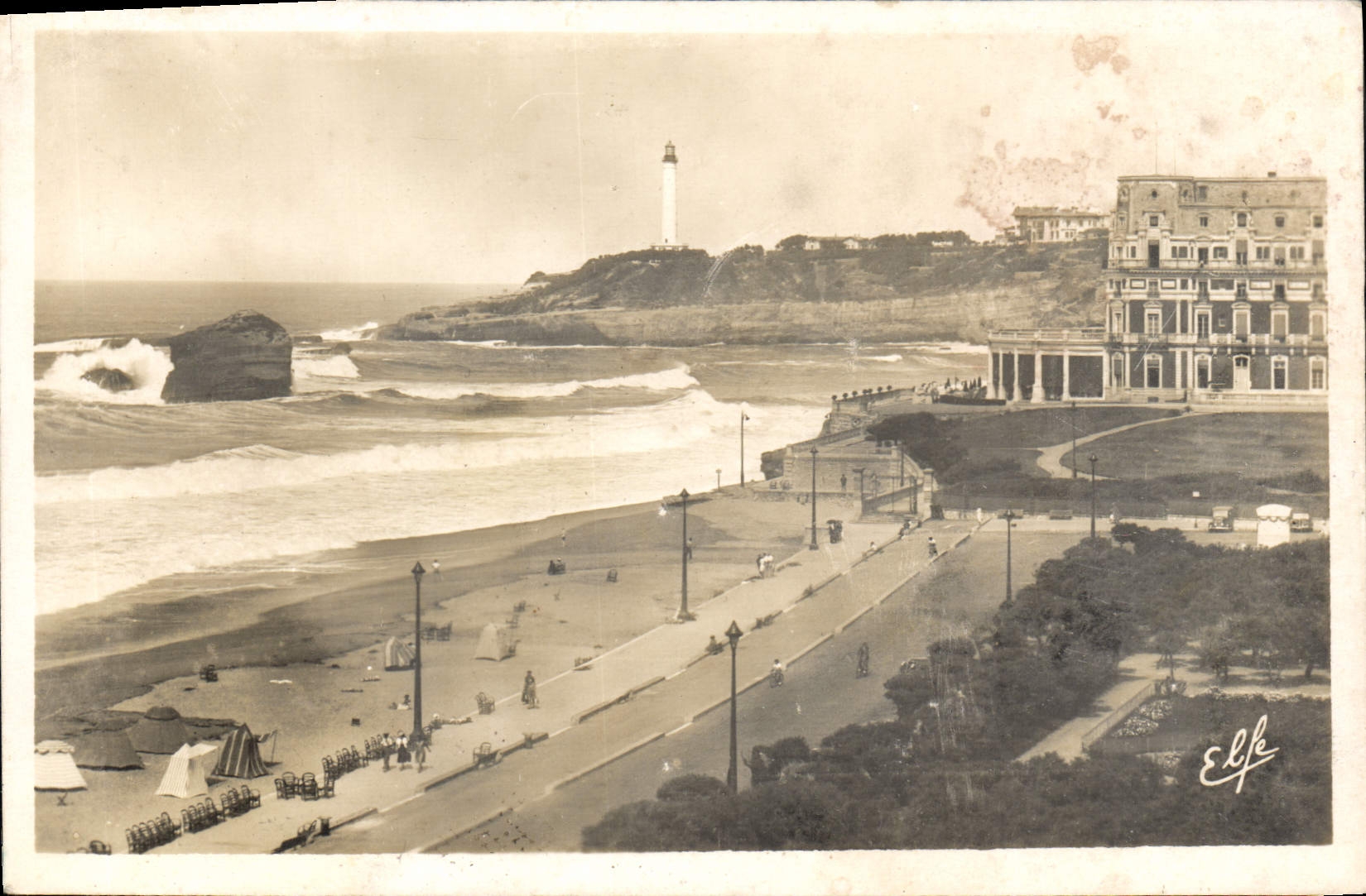 CPA Biarritz Boulevard de la Plage et le Phare 