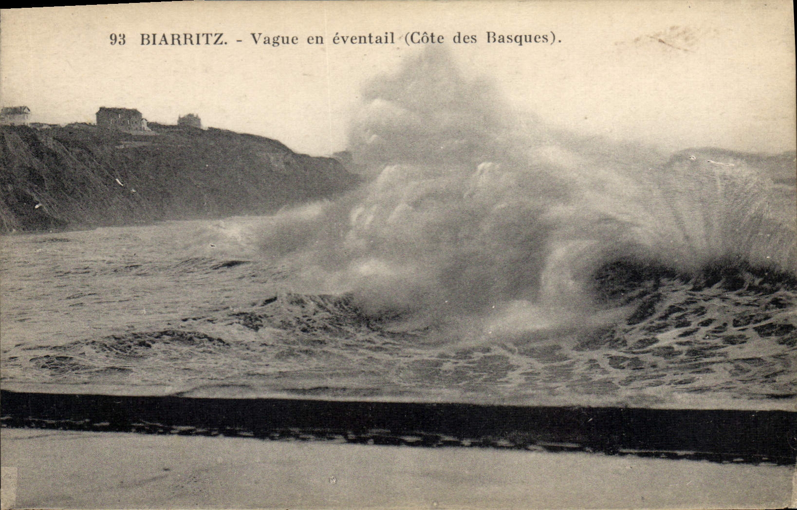 Biarritz - Vague en éventail (Côte des Basques) — L. Jugand, éditée à Biarritz, n°93