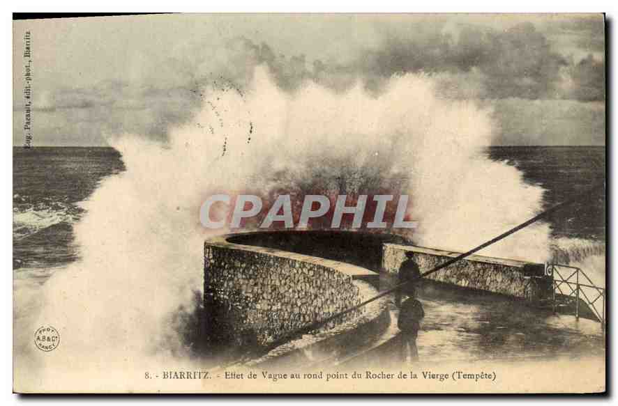 CPA Biarritz Effet de ague au rond point du Rocher de la Vierge Tempete 