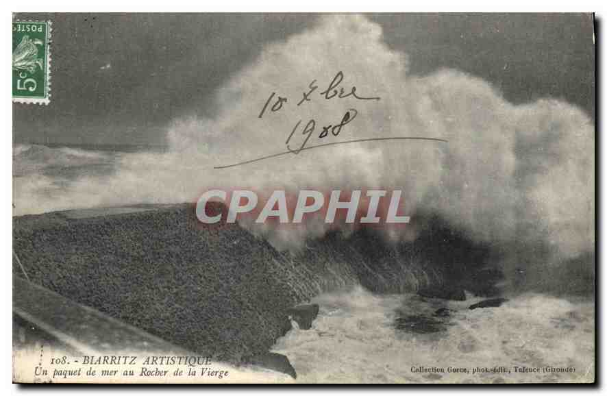 CPA Biarritz Artistique Un paquet de mer au Rocher de la Vierge 