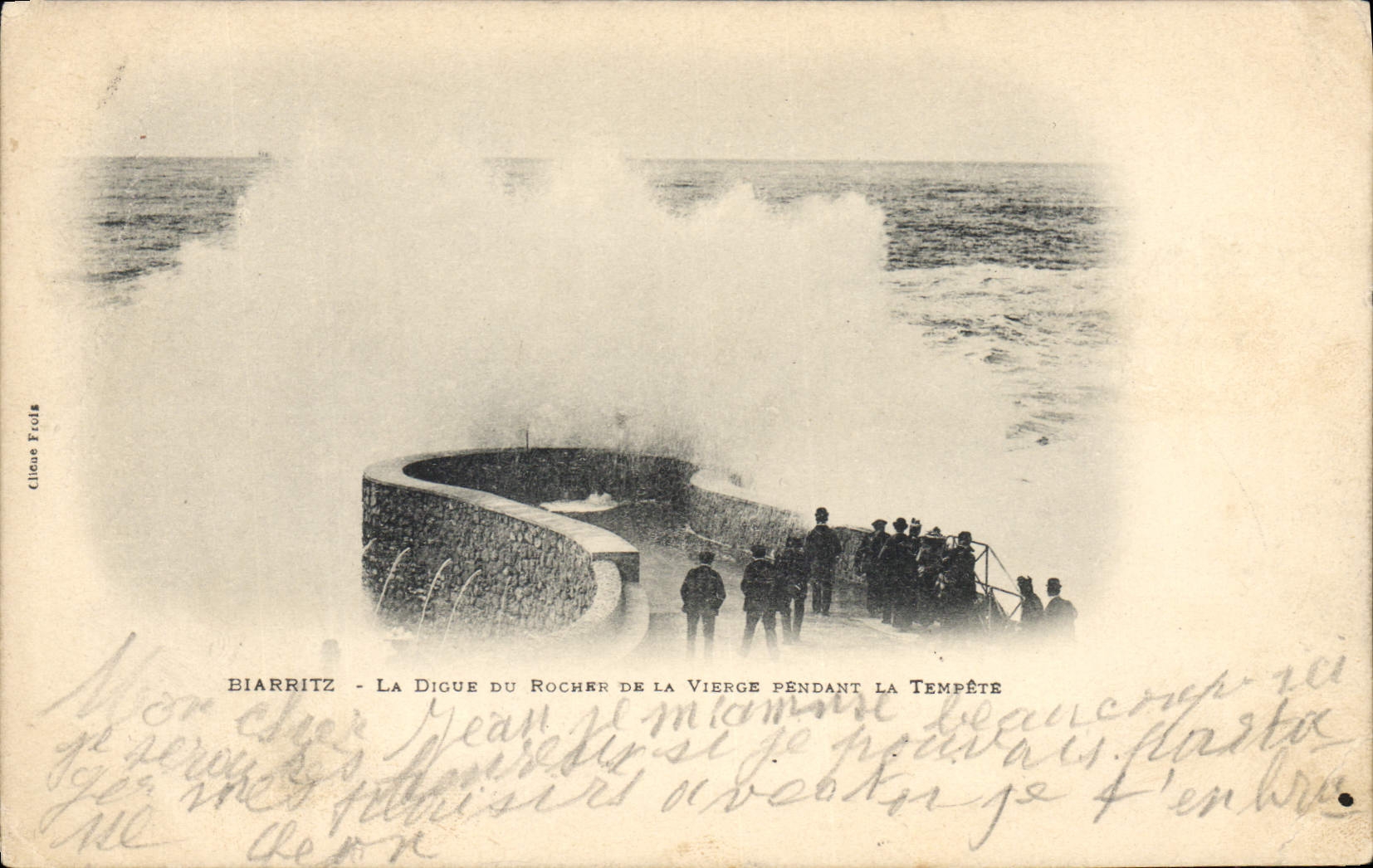 CPA Biarritz La Digue du Rocher de la Vierge Pendant la Tempete 