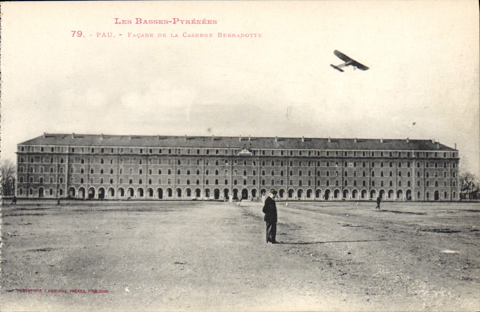 Pau - Façade de la Caserne Bernadotte — Phototypie Labouche, Toulouse, n°79