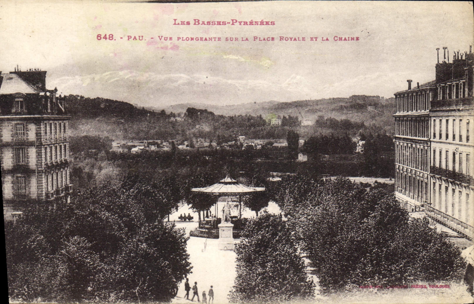 CPA Pau Vue Plongeante sur la Place Royale et le Chaine 