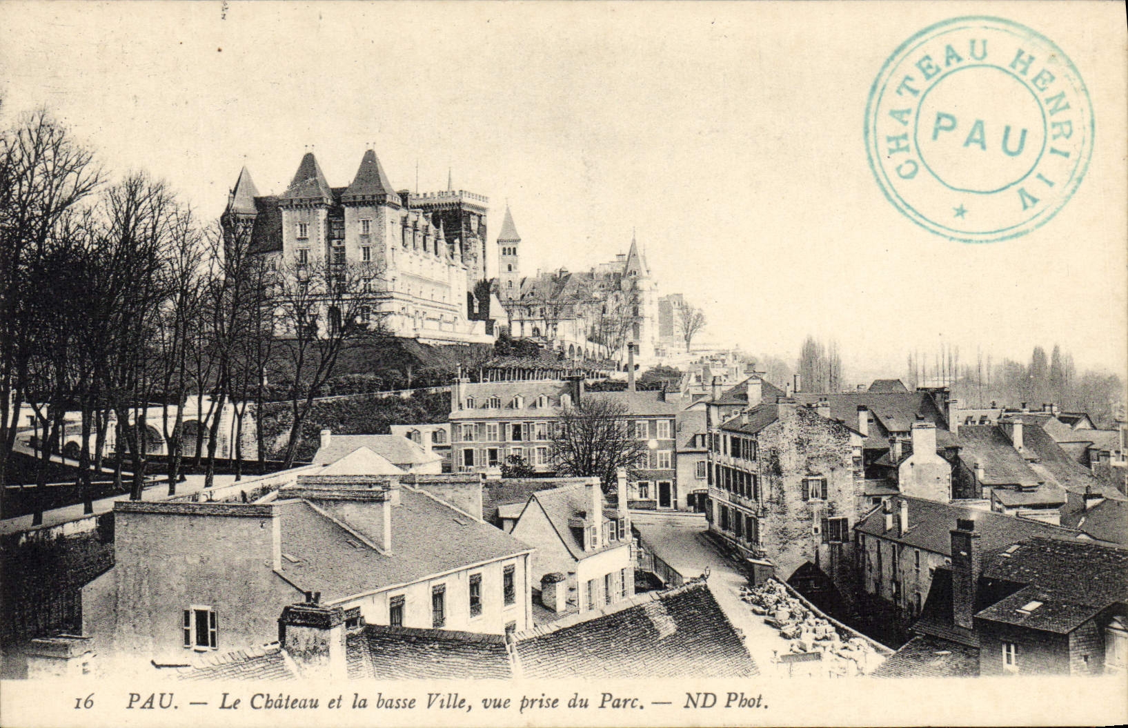 Pau — Le Château et la basse Ville, vue prise du Parc — ND Phot.