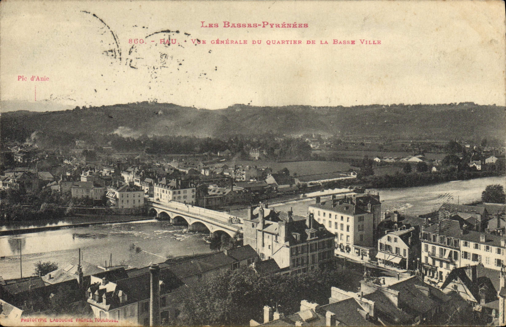 Les Basses-Pyrénées — Vue générale du quartier de la Basse Ville — Phototype Labouche Frères, Toulouse