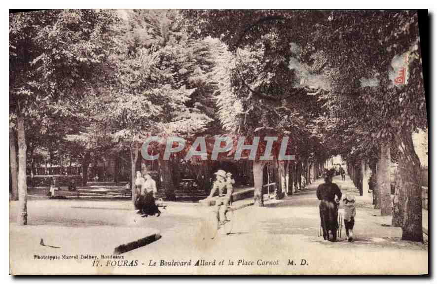 CPA Fouras Le Boulevard Allard et la Place Carnot 