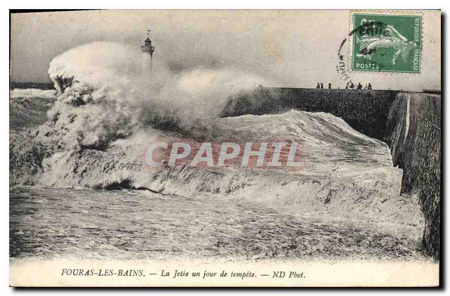 CPA Fouras les Bains La Jetee un jour de tempete Phare
