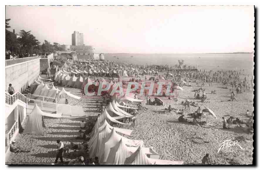 CPM Fouras La grande Plage Au loin le Semaphore 