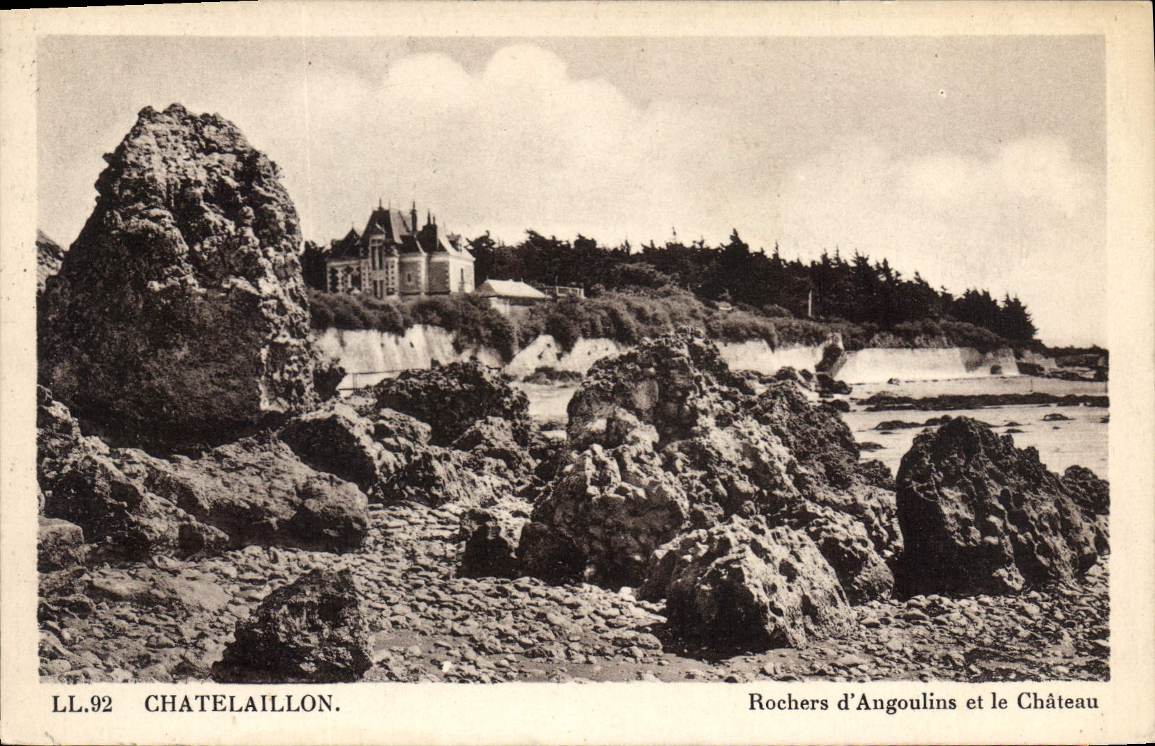 CPA Chatelaillon Rochers d'Angoulins et le Chateau 